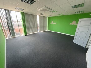 37-47 Cleveland St, Doncaster to rent Interior Photo- Image 2 of 4