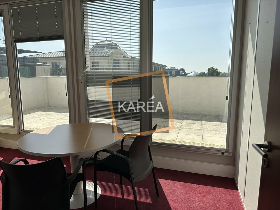 Office in Chessy to rent Interior Photo- Image 1 of 6