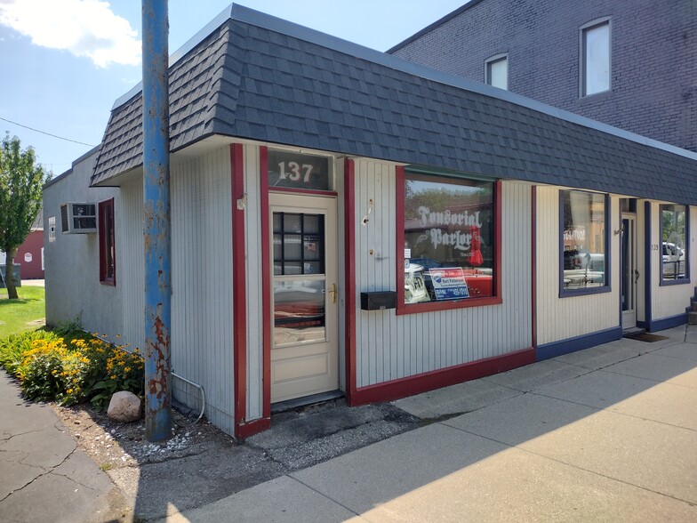 137-139 W Liberty St, Plymouth, MI for rent - Building Photo - Image 2 of 5