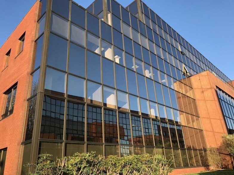 Office in Meudon to rent - Building Photo - Image 1 of 7