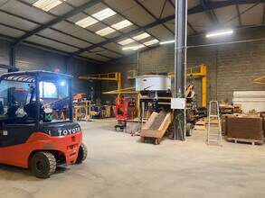 Light Industrial in Saint-Priest to rent Building Photo- Image 2 of 8