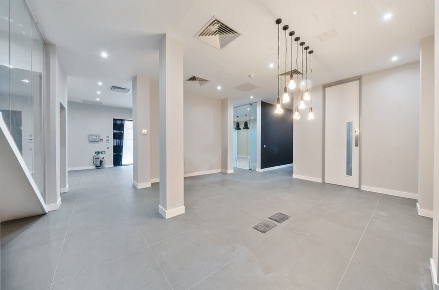 Point Pleasant, London for sale - Interior Photo - Image 3 of 12