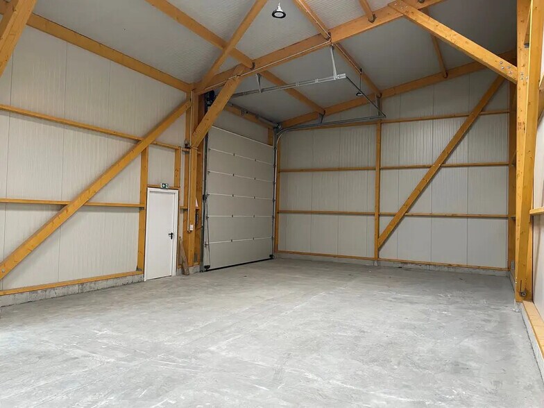 4 Rue Du Danube, Thouaré-sur-Loire to rent - Building Photo - Image 3 of 3