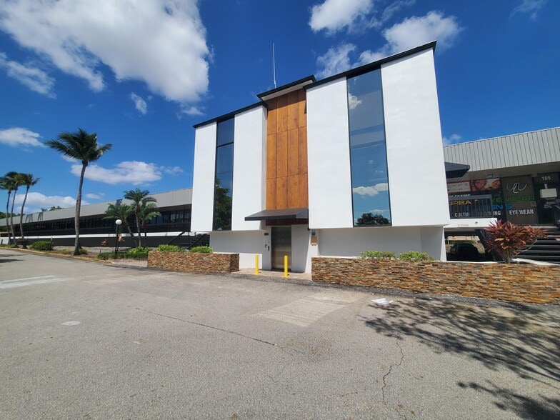 1860 N Pine Island Rd, Plantation, FL for rent - Building Photo - Image 1 of 6