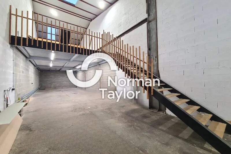 Light Industrial in Anglet for sale Interior Photo- Image 1 of 5
