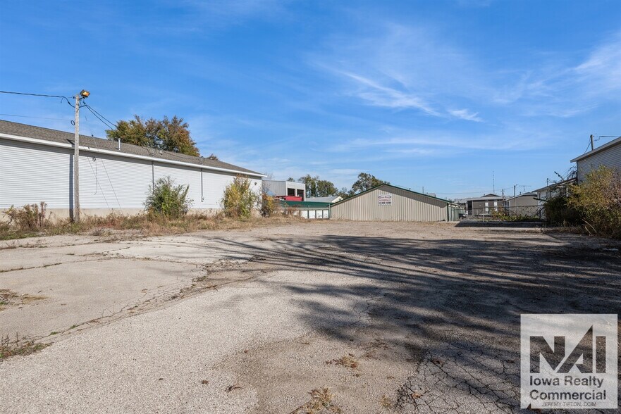 845 Robins Rd, Hiawatha, IA for rent - Primary Photo - Image 1 of 2