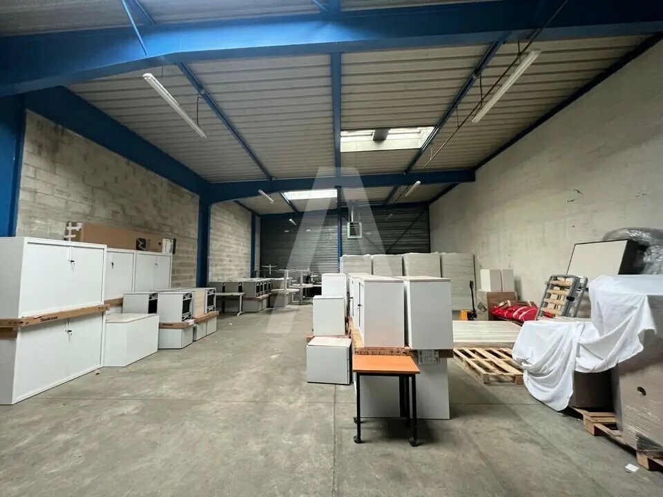 Light Industrial in Ivry-sur-Seine to rent Building Photo- Image 1 of 4