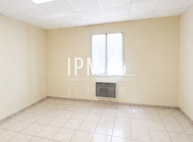 3 Bd Piot, Roquevaire to rent Building Photo- Image 1 of 5