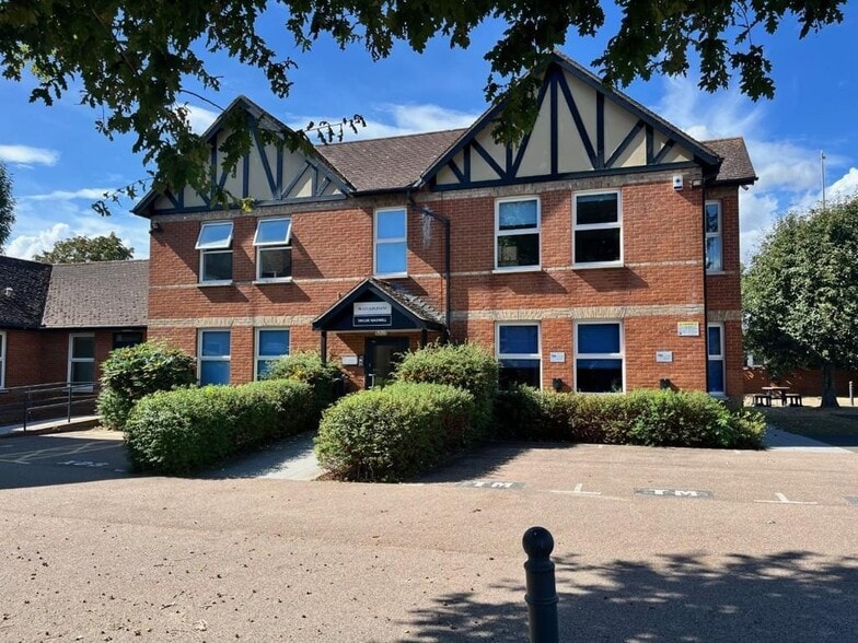 London Rd, Witham to rent - Building Photo - Image 1 of 5