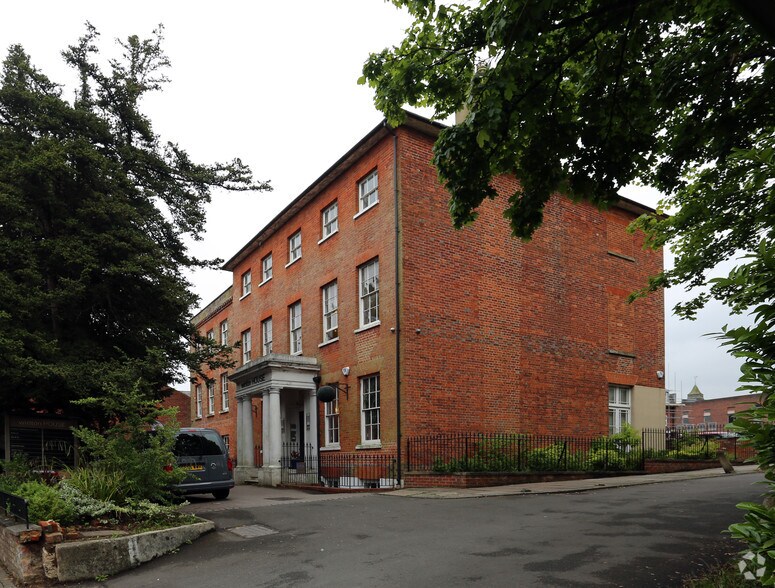 Winton Sq, Basingstoke for sale - Primary Photo - Image 1 of 1