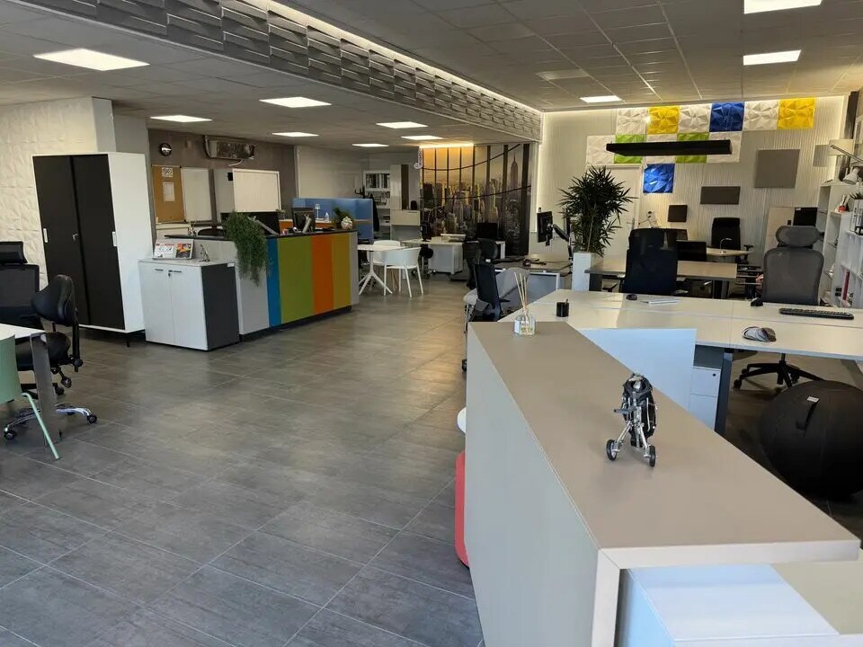 Location Entrepôt 450 m² - Photo 1