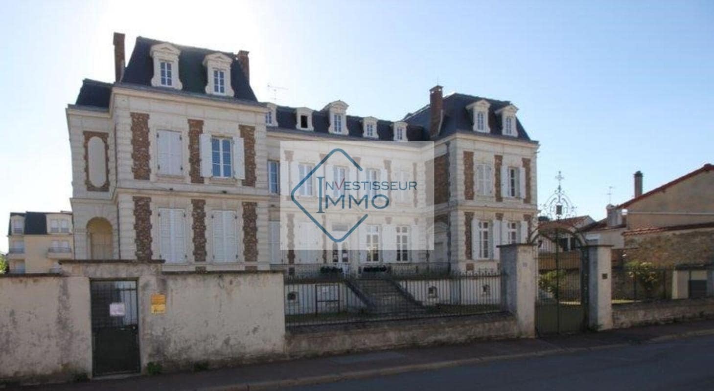 Office in Corbeil-Essonnes to rent Building Photo- Image 1 of 16