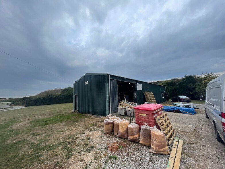 Thruxton Airfield, Thruxton for sale - Primary Photo - Image 1 of 1