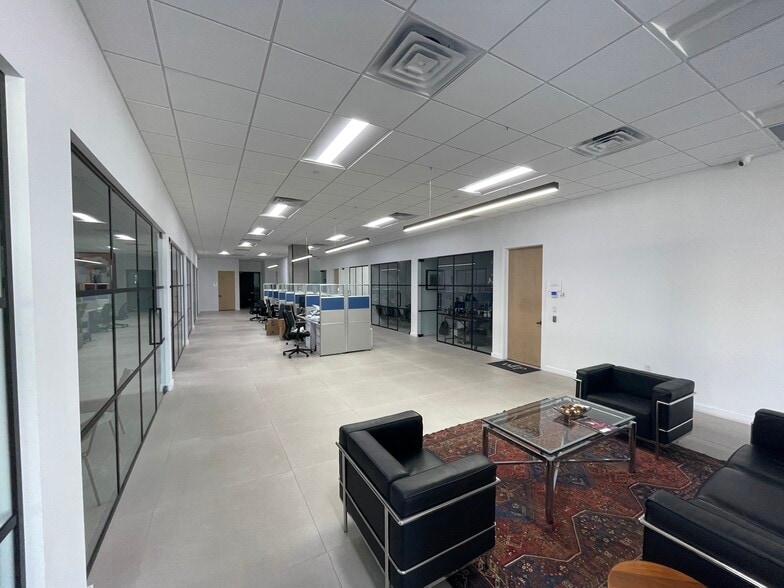 4302 SW 73rd Ave, Miami, FL to rent - Building Photo - Image 3 of 15