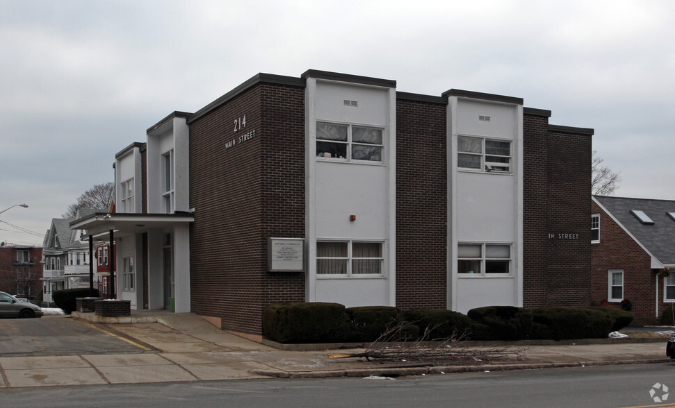 214 Main St, Malden, MA for sale - Primary Photo - Image 1 of 1