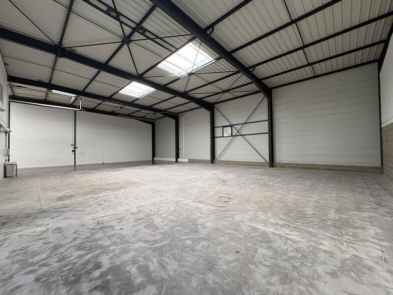 Light Industrial in Vénissieux for sale - Building Photo - Image 2 of 8