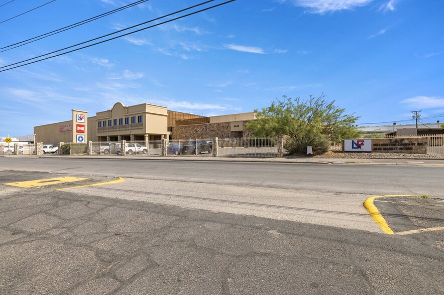 6949 & 6969 Market Ave El Paso, Texas portfolio of 2 properties for sale on LoopNet.co.uk - Building Photo - Image 1 of 10