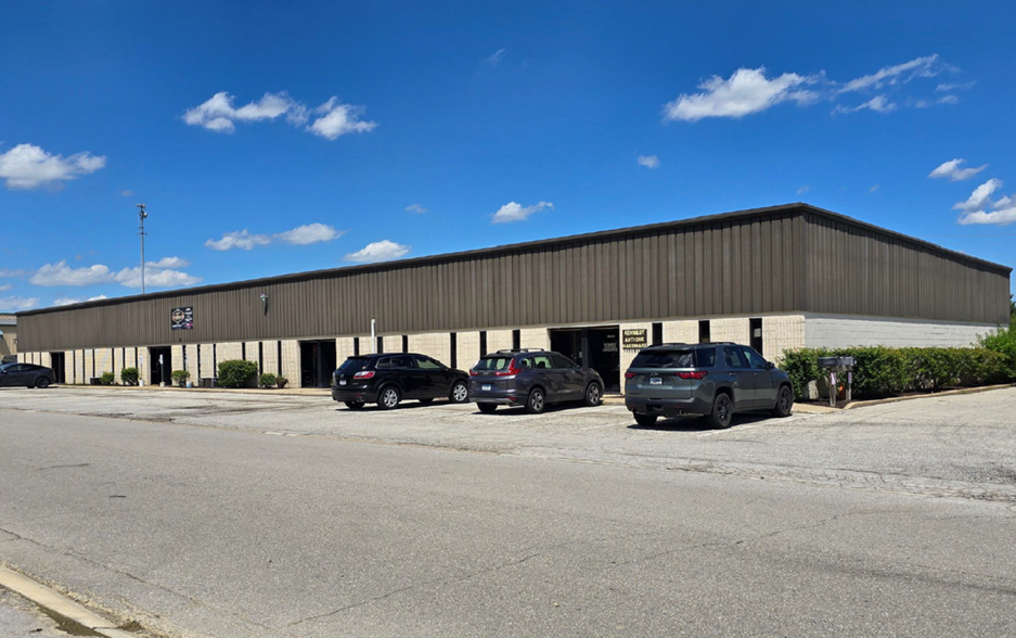 10655-10667 Andrade Dr, Zionsville, IN for sale - Building Photo - Image 1 of 1