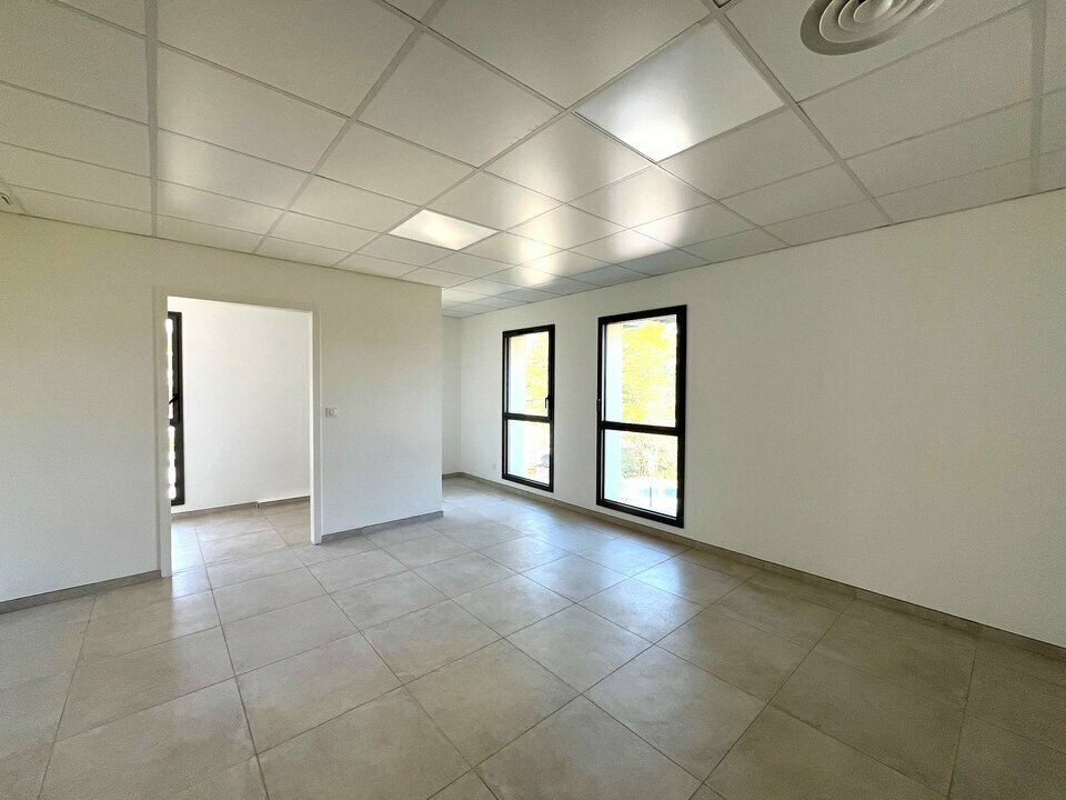 Office in Lorgues for sale Interior Photo- Image 1 of 4