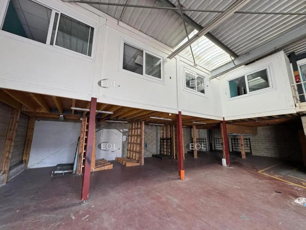 Light Industrial in Noisiel to rent Interior Photo- Image 1 of 11