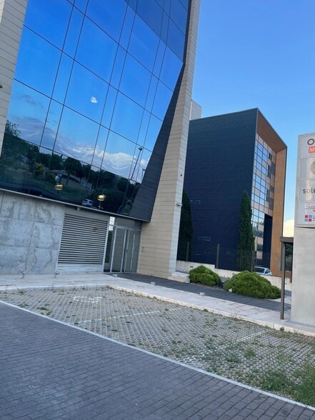 Office in Leganés, Madrid for sale - Building Photo - Image 2 of 6