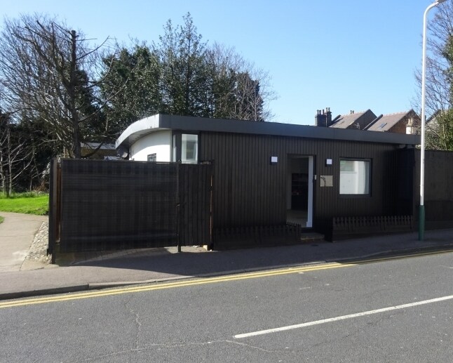 155 Abbs Cross Gdns, Hornchurch for sale Primary Photo- Image 1 of 1