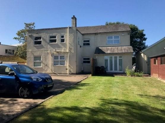 4 Tongham Rd, Farnham to rent - Building Photo - Image 3 of 4