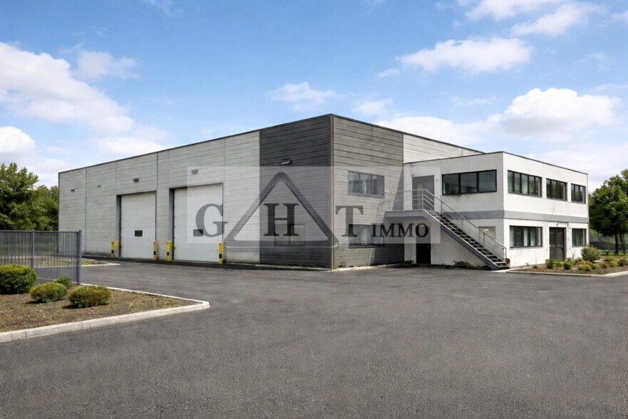 Industrial in Chambly for sale - Building Photo - Image 2 of 2