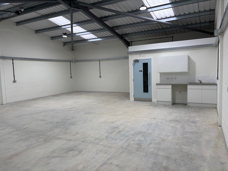 Hoyle Rd, Calverton to rent - Interior Photo - Image 2 of 9