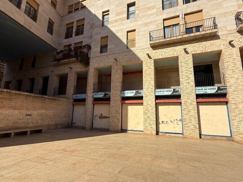 Retail in Alzira, Valencia to rent - Primary Photo - Image 1 of 20