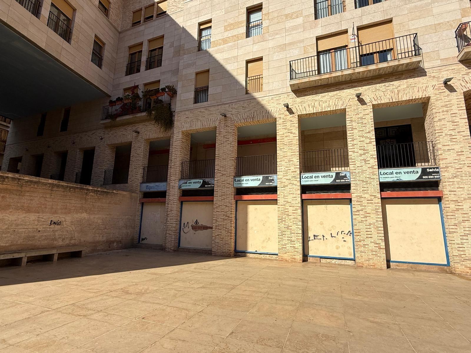 Retail in Alzira, Valencia to rent Primary Photo- Image 1 of 21