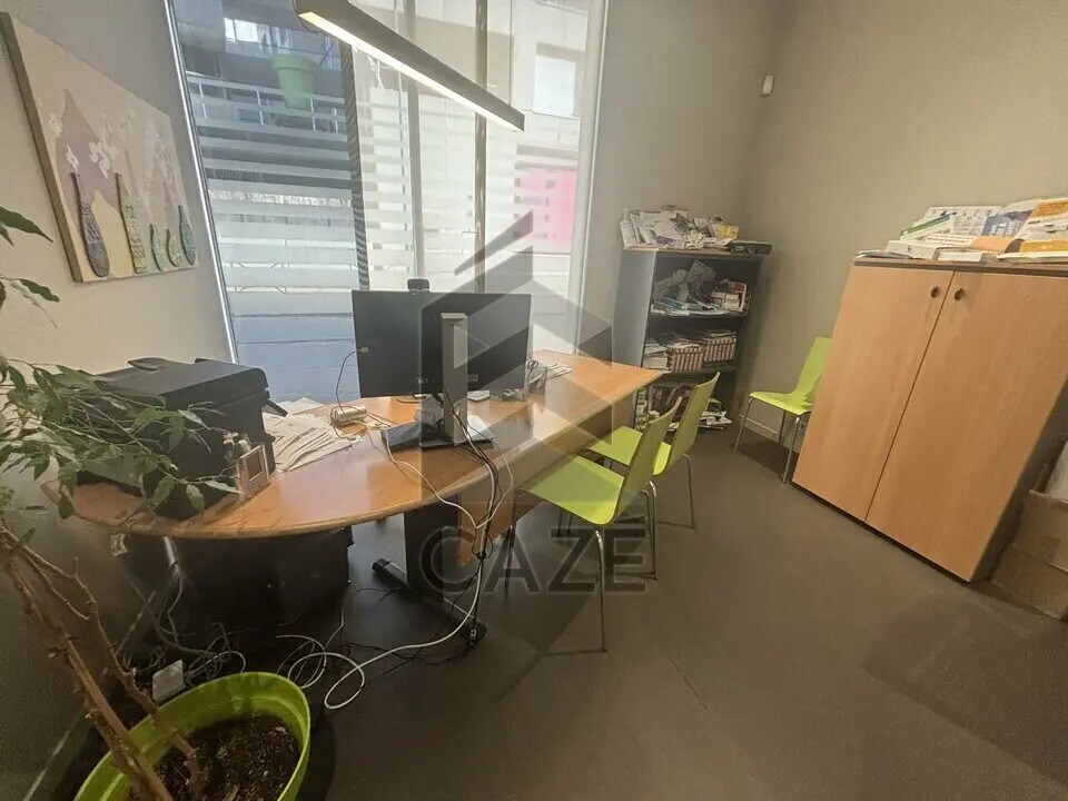 Office in Cenon for sale Building Photo- Image 1 of 5