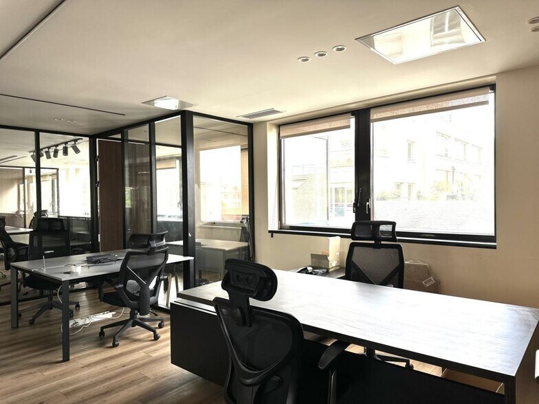 Office in Asnières-sur-Seine to rent - Building Photo - Image 3 of 12