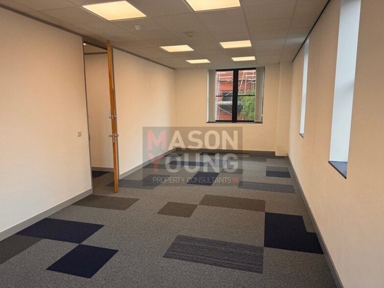 6 Embassy Dr, Birmingham to rent - Interior Photo - Image 3 of 8
