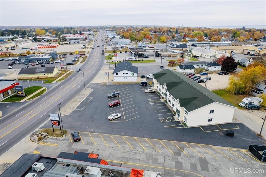 620 N Lincoln Rd, Escanaba, MI for sale - Building Photo - Image 3 of 7