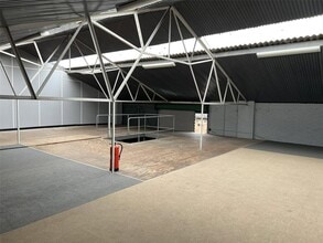 45 Brook Rd, Rayleigh to rent Interior Photo- Image 2 of 9