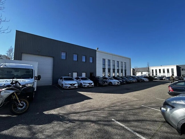 Location Local d'activités 597 m² à 731 m²