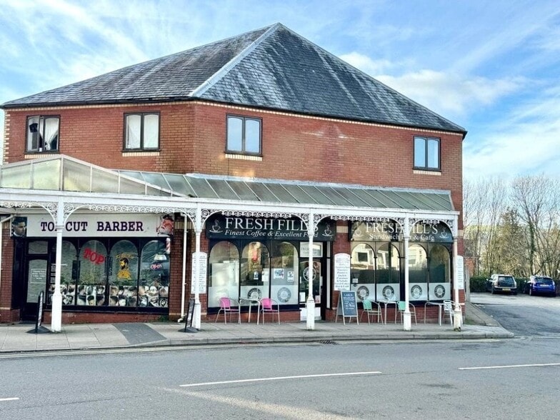 Station Crescent, Llandrindod Wells to rent - Building Photo - Image 3 of 5