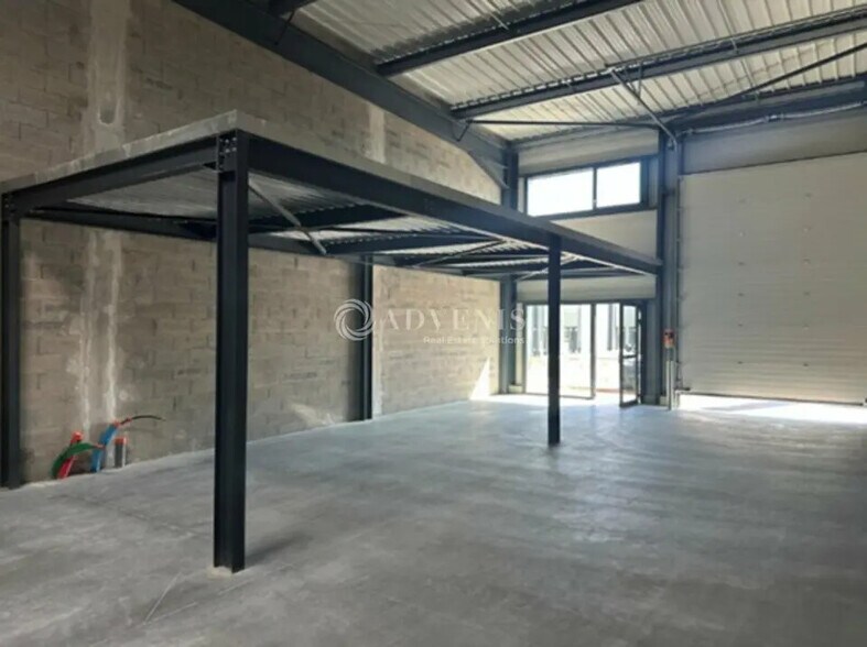 Light Industrial in GRANDCHAMP-DES-FONTAINES to rent - Interior Photo - Image 2 of 7