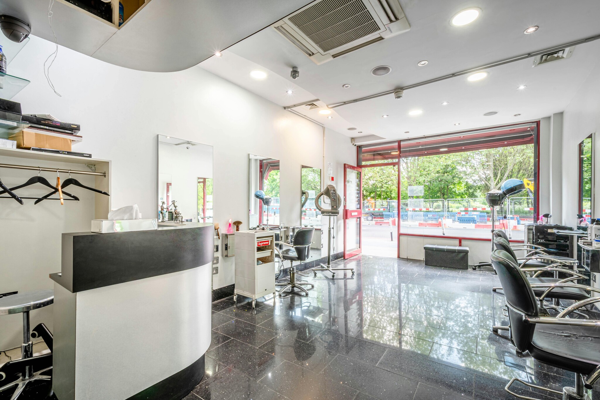 363 Mile End Rd, London to rent Interior Photo- Image 1 of 8