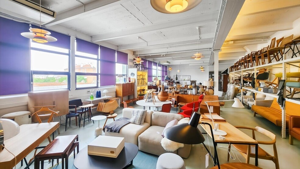 Light Industrial in Courbevoie to rent - Interior Photo - Image 1 of 8