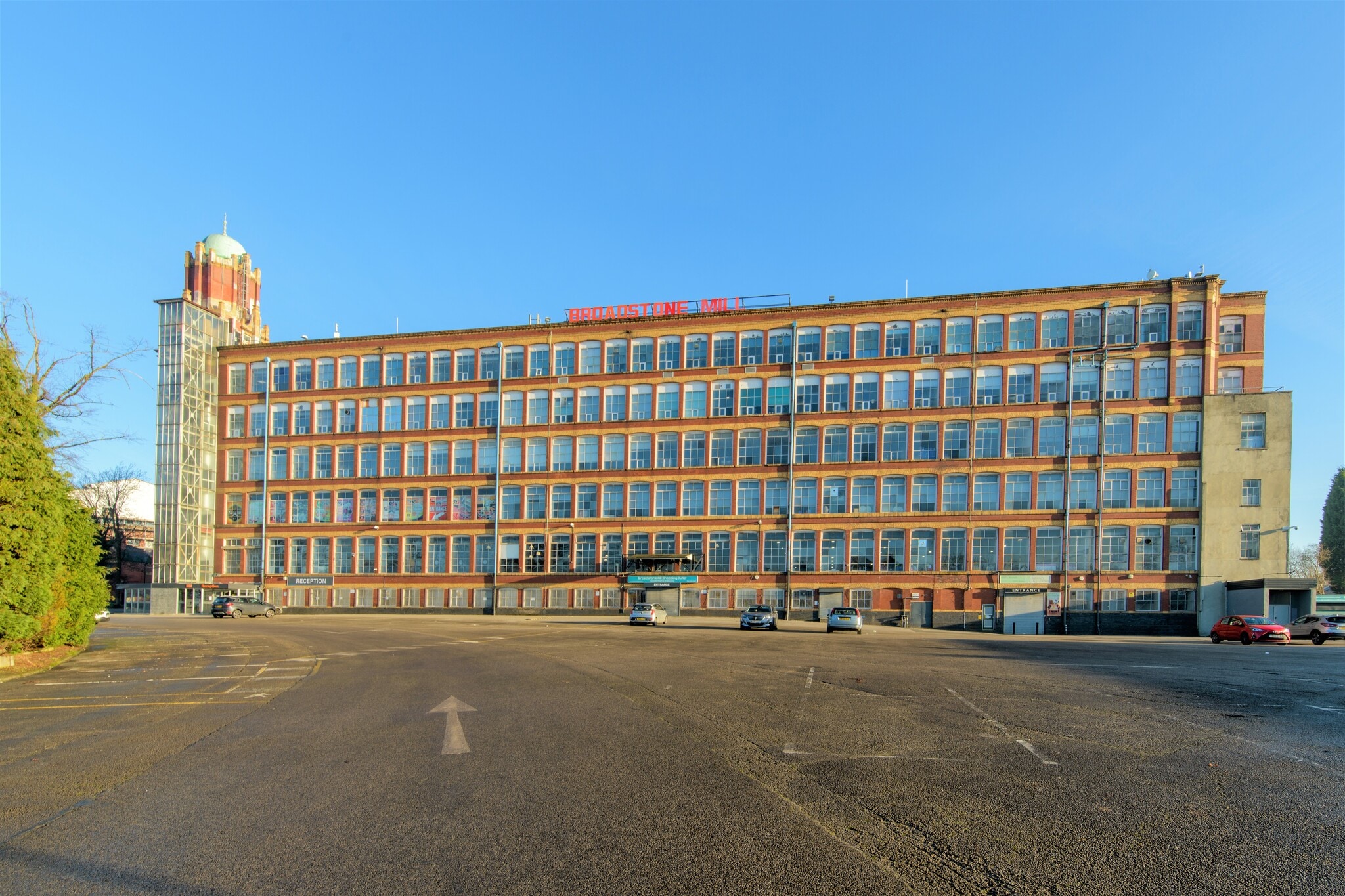Broadstone Rd, Stockport to rent Building Photo- Image 1 of 10
