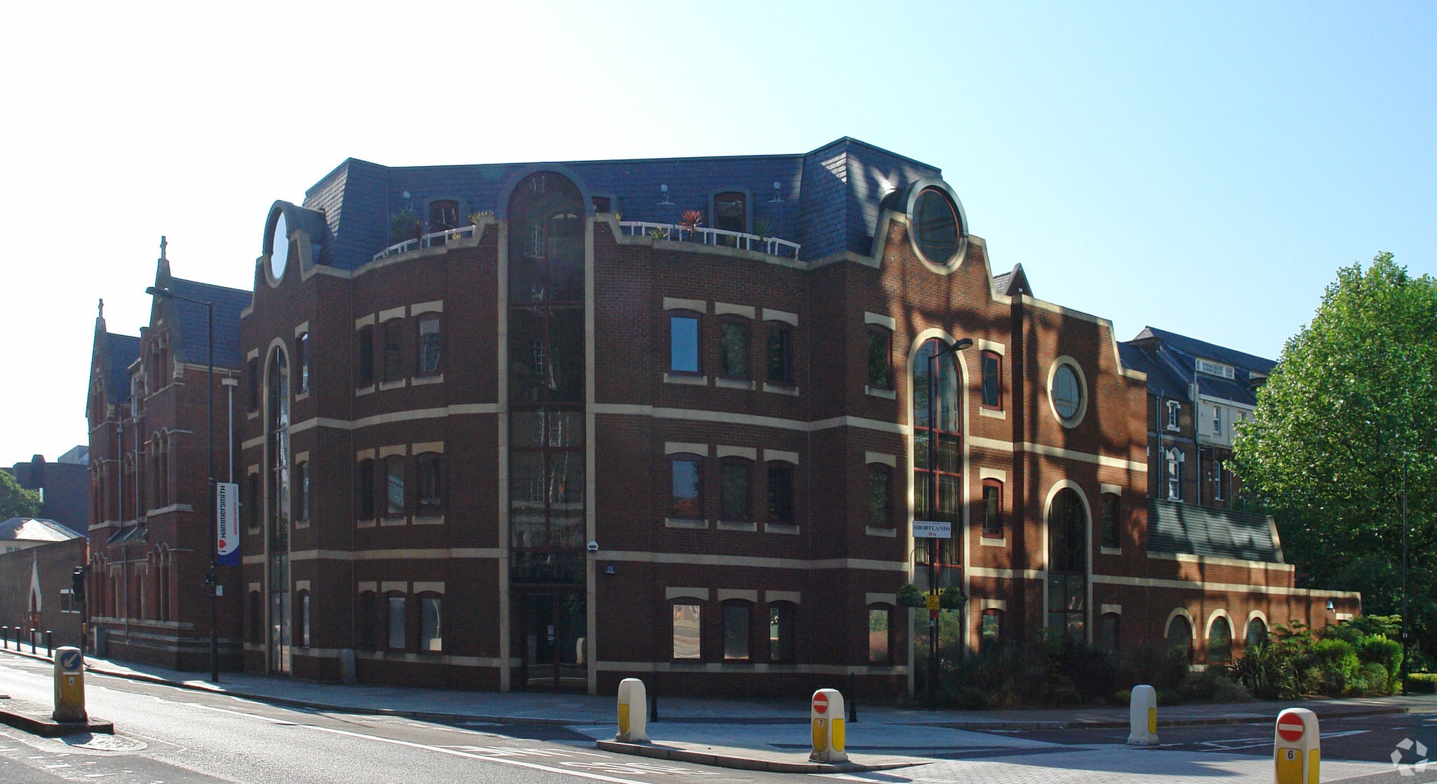 177-179 Hammersmith Rd, London to rent Building Photo- Image 1 of 6
