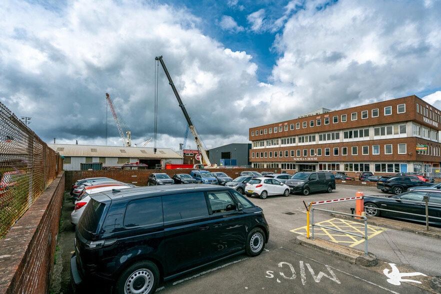 Kettering Ter, Portsmouth to rent - Building Photo - Image 2 of 3