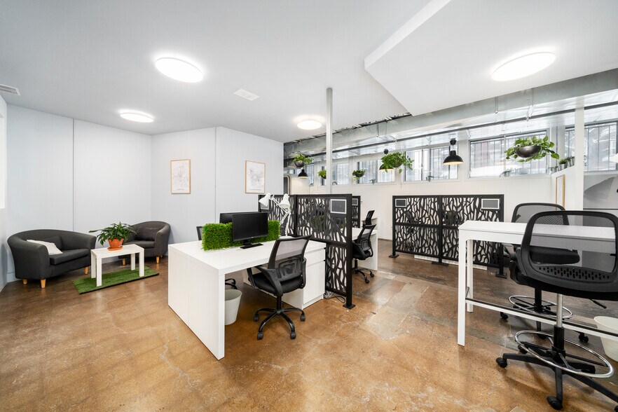 880 Rue Roy E, Montréal, QC for sale - Interior Photo - Image 1 of 1