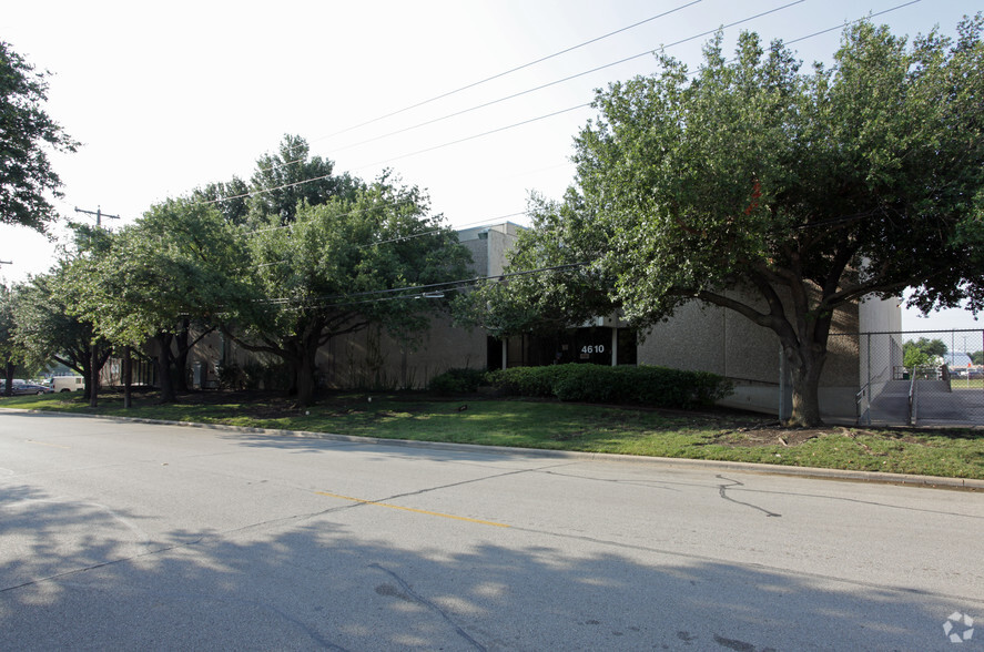 4610-4612 McEwen Rd, Farmers Branch, TX for rent - Building Photo - Image 3 of 4