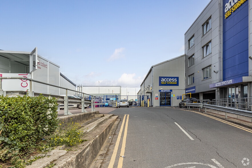 Bugsbys Way, London to rent - Building Photo - Image 2 of 11