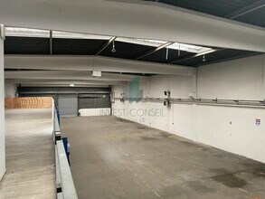 Light Industrial in SAINT-OUEN-L'AUMONE to rent Building Photo- Image 2 of 3