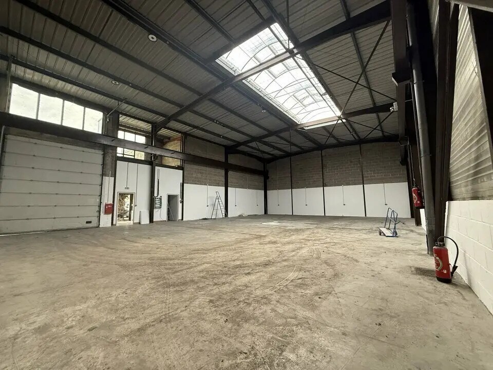 Light Industrial in Le Thillay to rent Interior Photo- Image 1 of 6