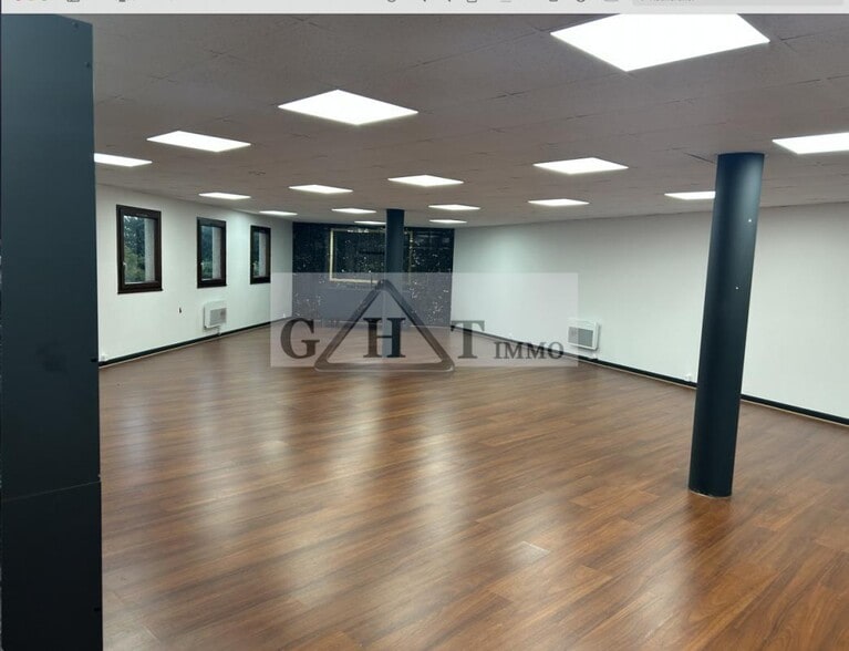 Office in Argenteuil to rent - Interior Photo - Image 2 of 2